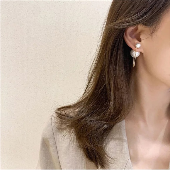 Double Sided Hanging Chain Pearl Earrings - Picture 6 of 11